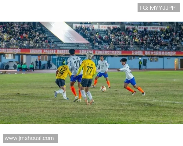 足球回来了激情重燃球迷欢聚共庆绿茵盛宴再续传奇时刻